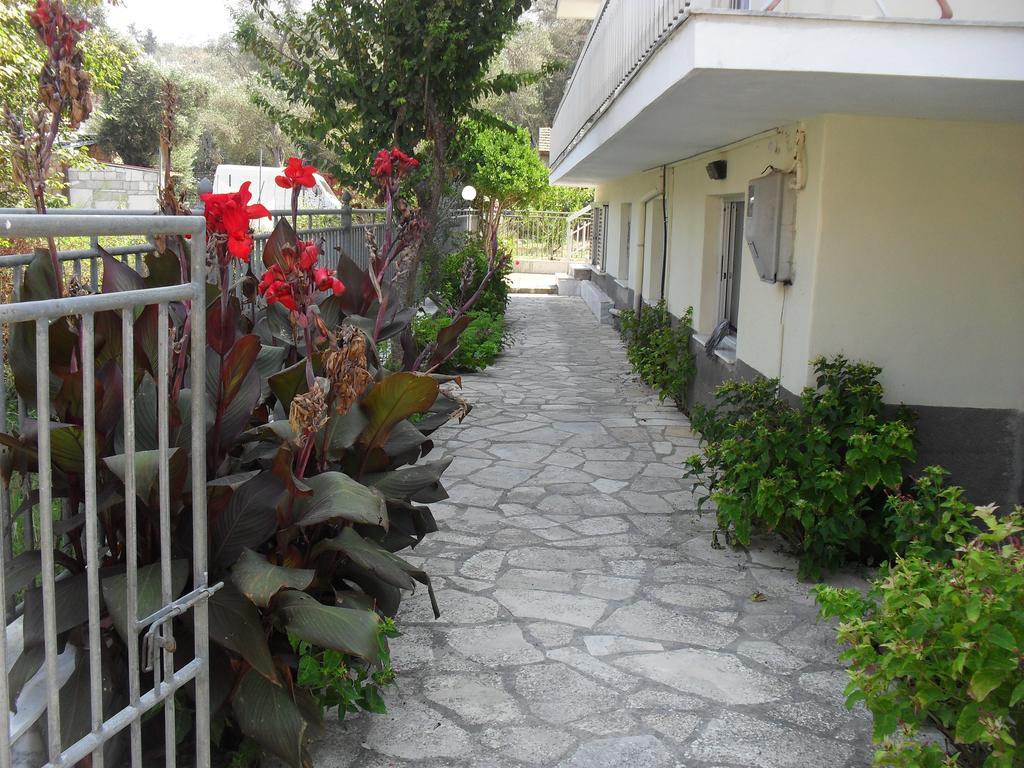 Cornelia Apartment Lakka  Bilik gambar